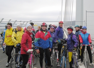 Les cyclos sur le viaduc de Millau